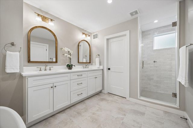 1059 Candlelight Lane, Houston, TX 77018