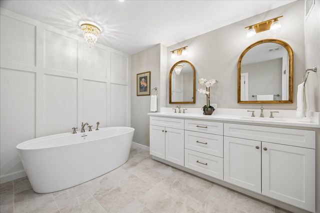 1059 Candlelight Lane, Houston, TX 77018