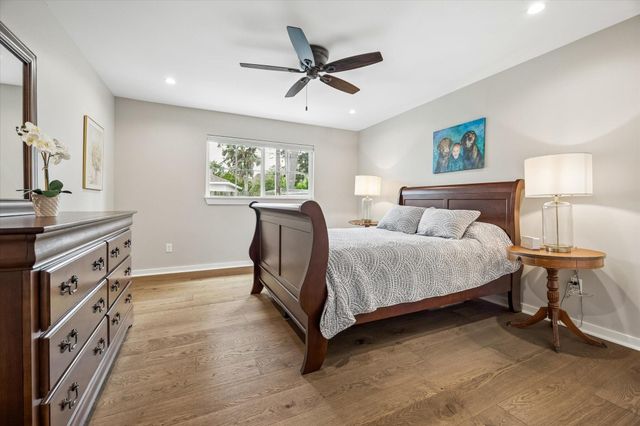1059 Candlelight Lane, Houston, TX 77018