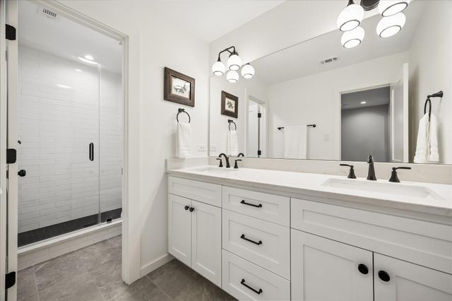 1059 Candlelight Lane, Houston, TX 77018