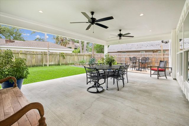1059 Candlelight Lane, Houston, TX 77018