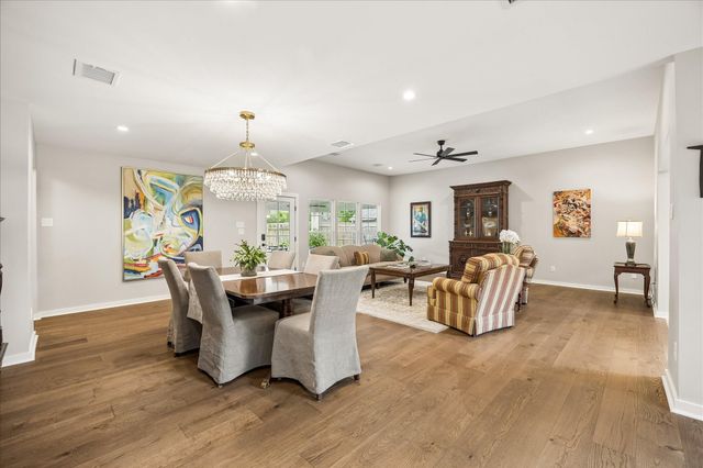 1059 Candlelight Lane, Houston, TX 77018