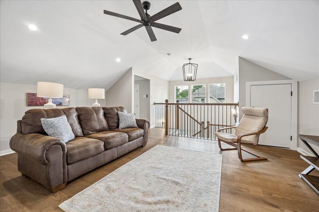 1059 Candlelight Lane, Houston, TX 77018