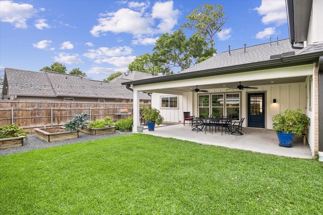 1059 Candlelight Lane, Houston, TX 77018