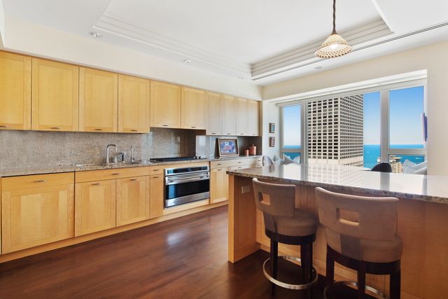 800 N MICHIGAN Avenue 4201, Chicago, IL 60611