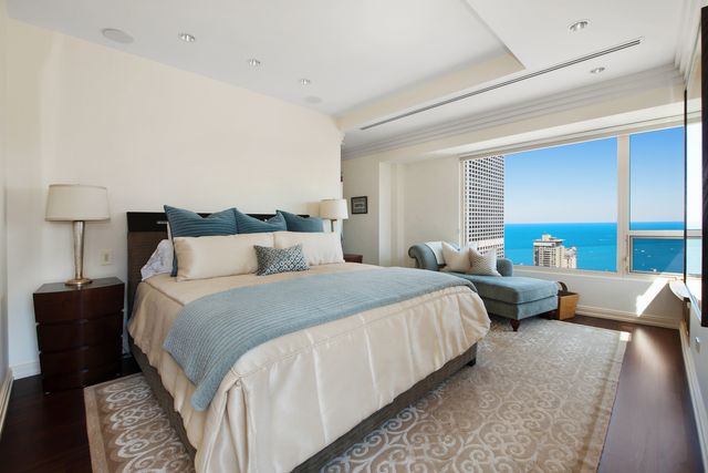 800 N MICHIGAN Avenue 4201, Chicago, IL 60611