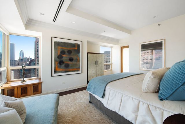 800 N MICHIGAN Avenue 4201, Chicago, IL 60611