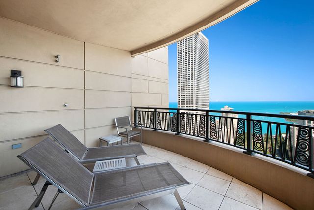 800 N MICHIGAN Avenue 4201, Chicago, IL 60611