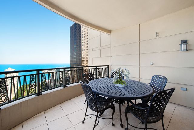 800 N MICHIGAN Avenue 4201, Chicago, IL 60611