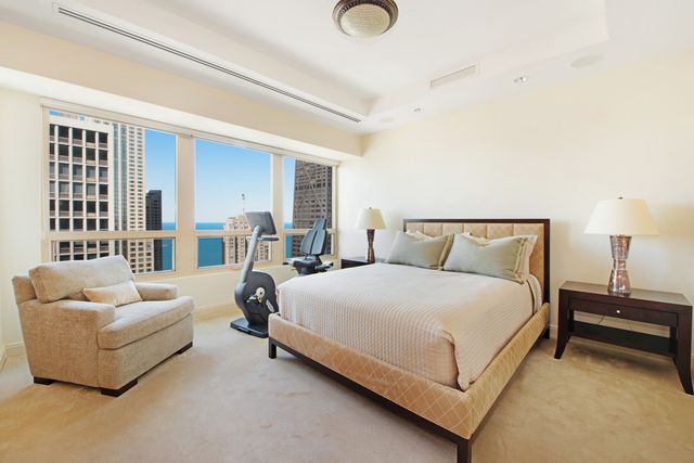 800 N MICHIGAN Avenue 4201, Chicago, IL 60611