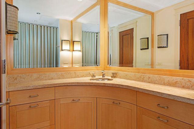 800 N MICHIGAN Avenue 4201, Chicago, IL 60611