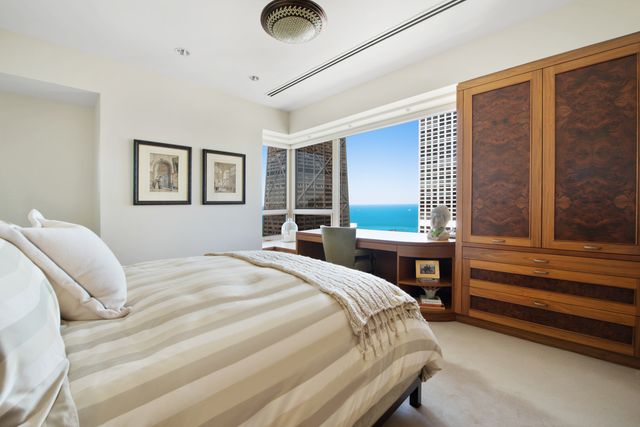 800 N MICHIGAN Avenue 4201, Chicago, IL 60611