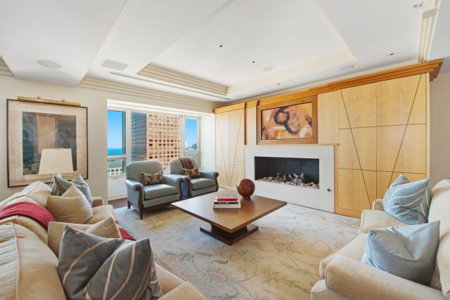 800 N MICHIGAN Avenue 4201, Chicago, IL 60611