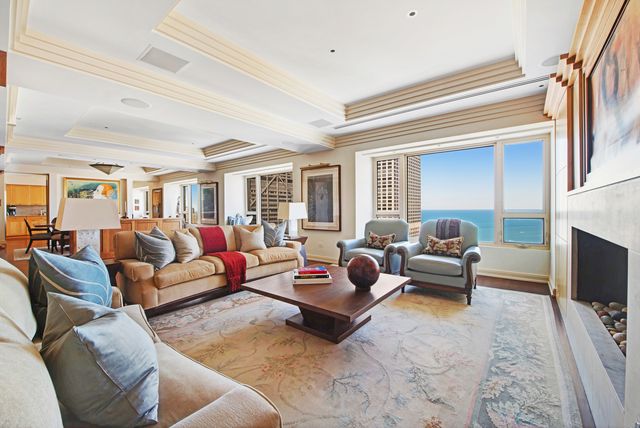 800 N MICHIGAN Avenue 4201, Chicago, IL 60611