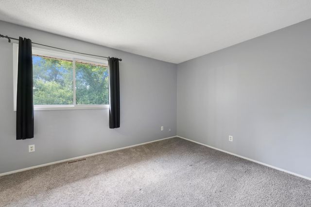 10658 Hummingbird Street NW, Coon Rapids, MN 55433