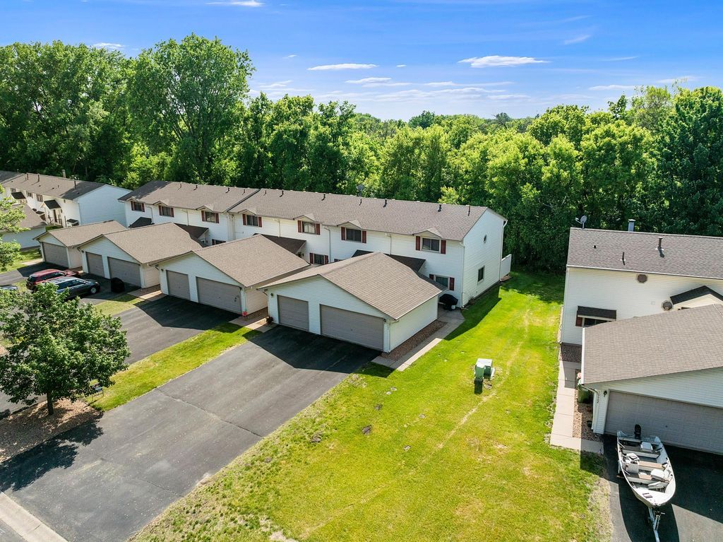 10658 Hummingbird Street NW, Coon Rapids, MN 55433