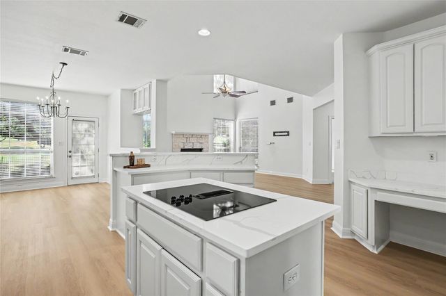 38 Tiburon DR, The Hills, TX 78738
