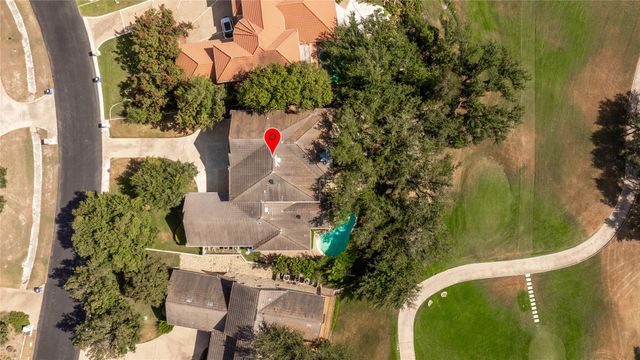 38 Tiburon DR, The Hills, TX 78738