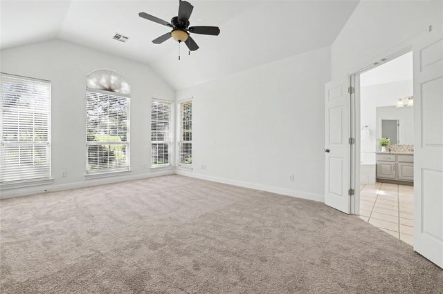 38 Tiburon DR, The Hills, TX 78738