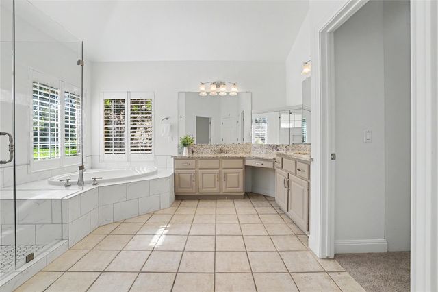 38 Tiburon DR, The Hills, TX 78738