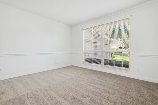 38 Tiburon DR, The Hills, TX 78738