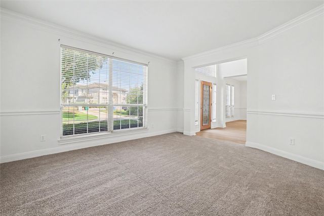 38 Tiburon DR, The Hills, TX 78738