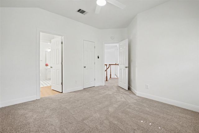 38 Tiburon DR, The Hills, TX 78738