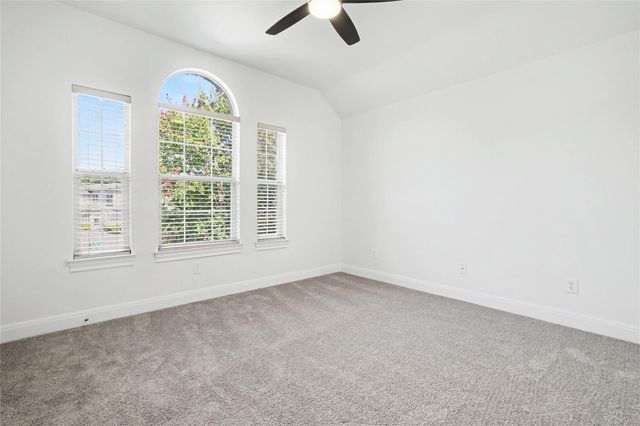38 Tiburon DR, The Hills, TX 78738
