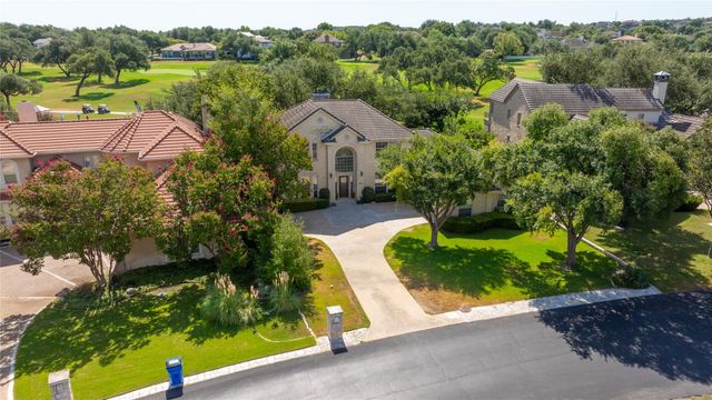 38 Tiburon DR, The Hills, TX 78738