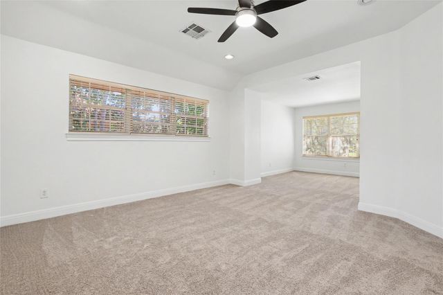 38 Tiburon DR, The Hills, TX 78738