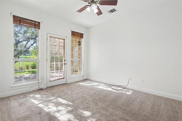 38 Tiburon DR, The Hills, TX 78738