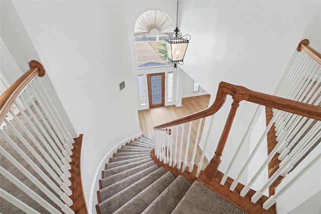 38 Tiburon DR, The Hills, TX 78738