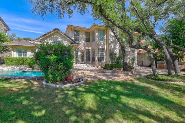 38 Tiburon DR, The Hills, TX 78738