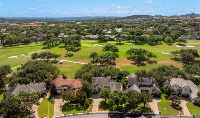 38 Tiburon DR, The Hills, TX 78738