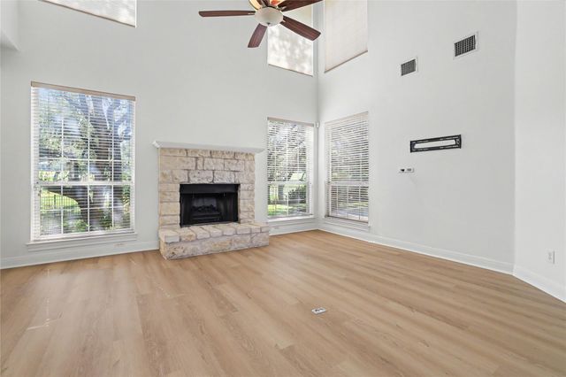 38 Tiburon DR, The Hills, TX 78738