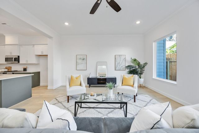 1104 Dart Street, Houston, TX 77007