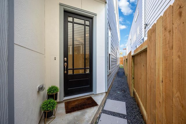 1104 Dart Street, Houston, TX 77007