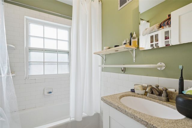 841-843 S Summit, Iowa City, IA 52245