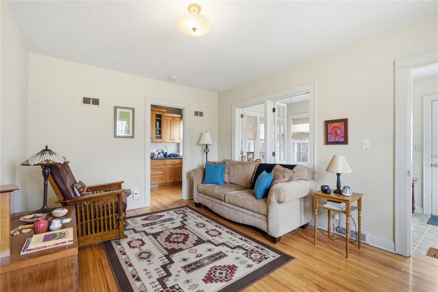 841-843 S Summit, Iowa City, IA 52245