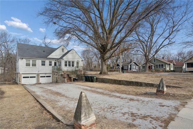 841-843 S Summit, Iowa City, IA 52245