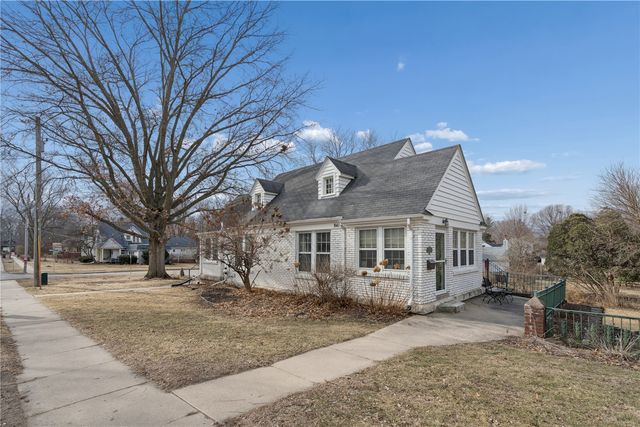 841-843 S Summit, Iowa City, IA 52245