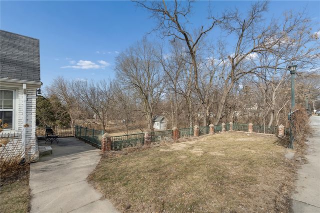 841-843 S Summit, Iowa City, IA 52245