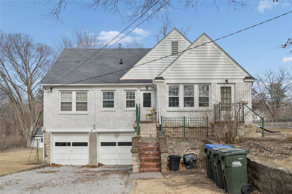 841-843 S Summit, Iowa City, IA 52245