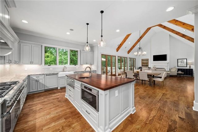 6321 Hunting Creek Road, Sandy Springs, GA 30328