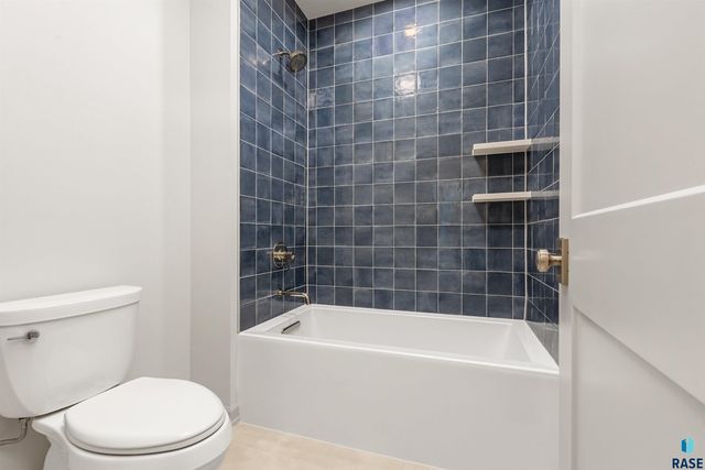 800 N Sylvan Dr Drive, Sioux Falls, SD 57110