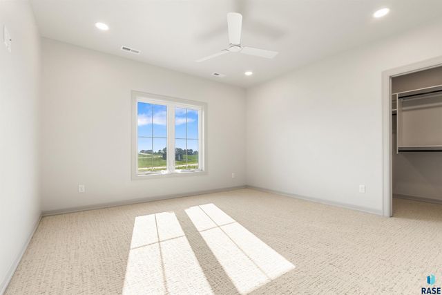 800 N Sylvan Dr Drive, Sioux Falls, SD 57110
