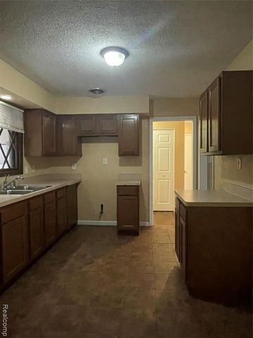 29822 Rock Creek Drive, Southfield, MI 48076