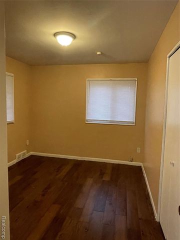 29822 Rock Creek Drive, Southfield, MI 48076