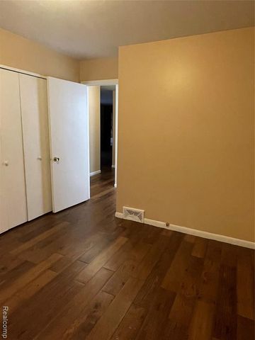 29822 Rock Creek Drive, Southfield, MI 48076