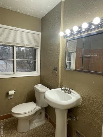 29822 Rock Creek Drive, Southfield, MI 48076